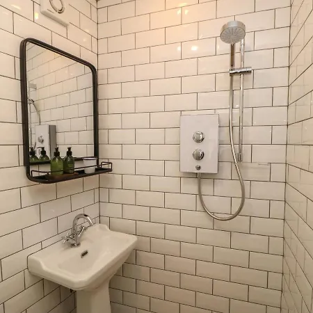 East House Apartment *