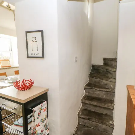 Apartment East House